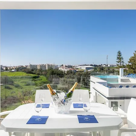Correeira Luxury Residence T2 D - Albufeira, Pools, Wifi, Bbq, Beach شقة *