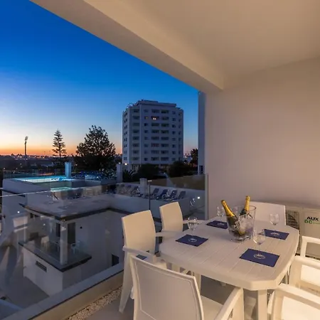 Correeira Luxury Residence T2 D - Albufeira, Pools, Wifi, Bbq, Beach شقة